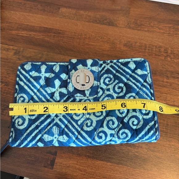 VERA BRADLEY Blue Pattered RFID Turnlock Wallet - Picture 7 of 7
